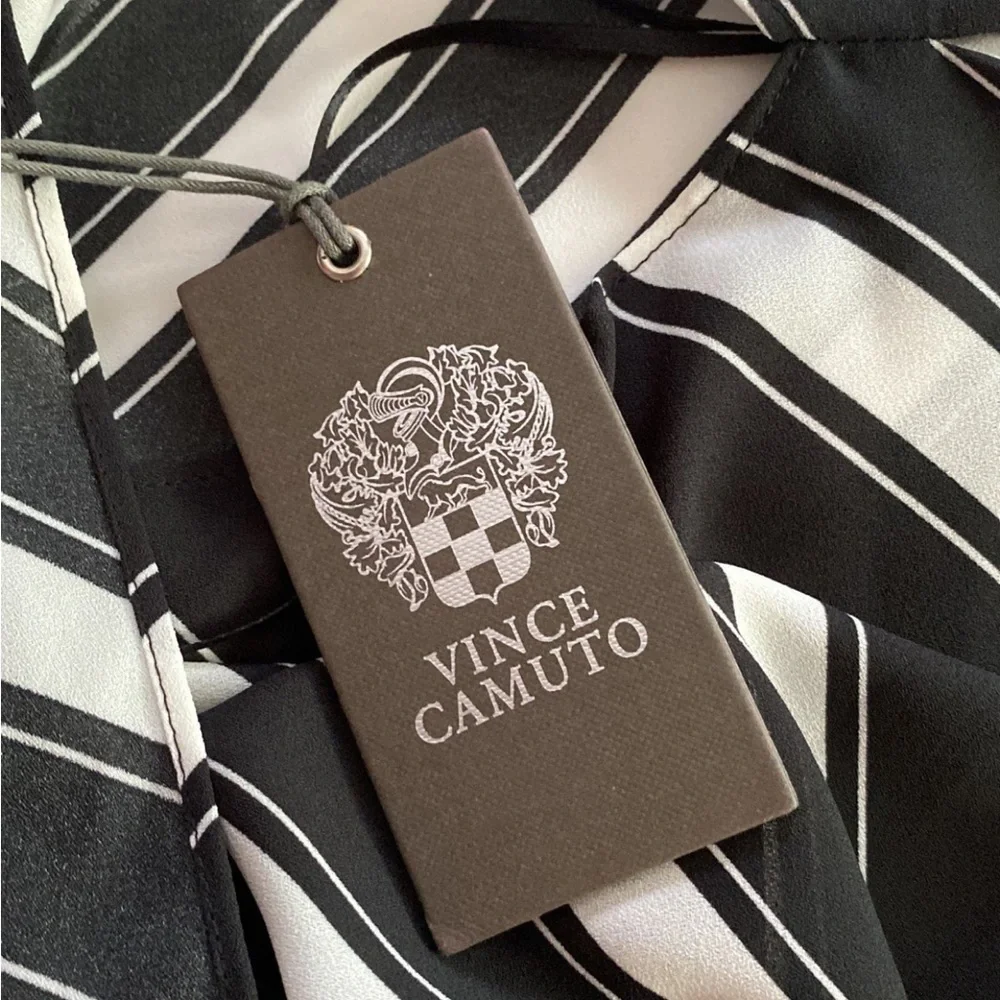 NWT Vince Camuto black& white striped Dolman flutter sleeve blouse sz small - Picture 4 of 6